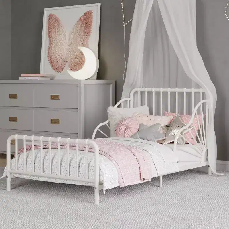 Cadre de lit pour tout-petit en métal Quinn – Meuble de chambre d'enfant sûr et robuste