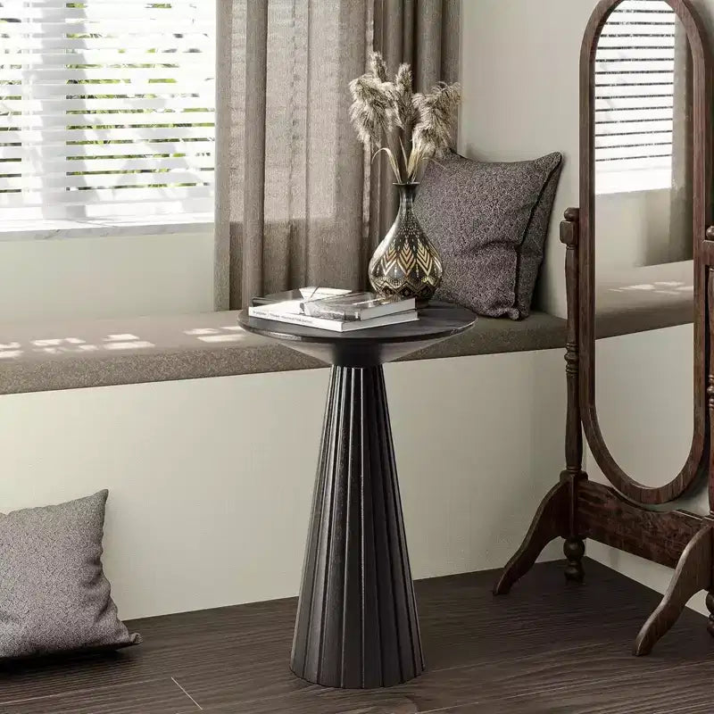 Table d'appoint ronde noire Martini sur pied – Finition texturée, assemblage rapide, supporte jusqu'à 11 kg
