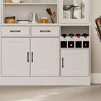 Meuble de cuisine blanc avec portes vitrées, casier à vin et zones de rangement multiples