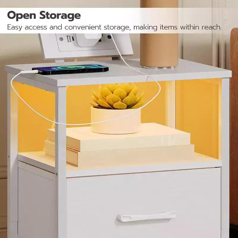 Table de chevet blanche avec station de charge – Lumières LED, 2 tiroirs en tissu, CA/USB/Type-C