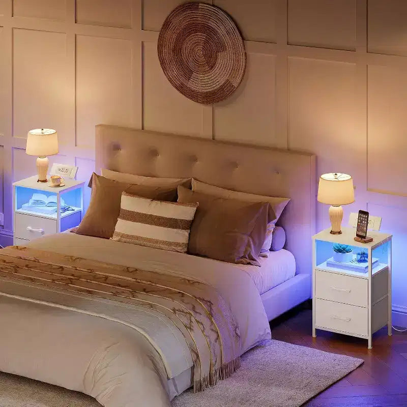 Table de chevet blanche avec station de charge – Lumières LED, 2 tiroirs en tissu, CA/USB/Type-C